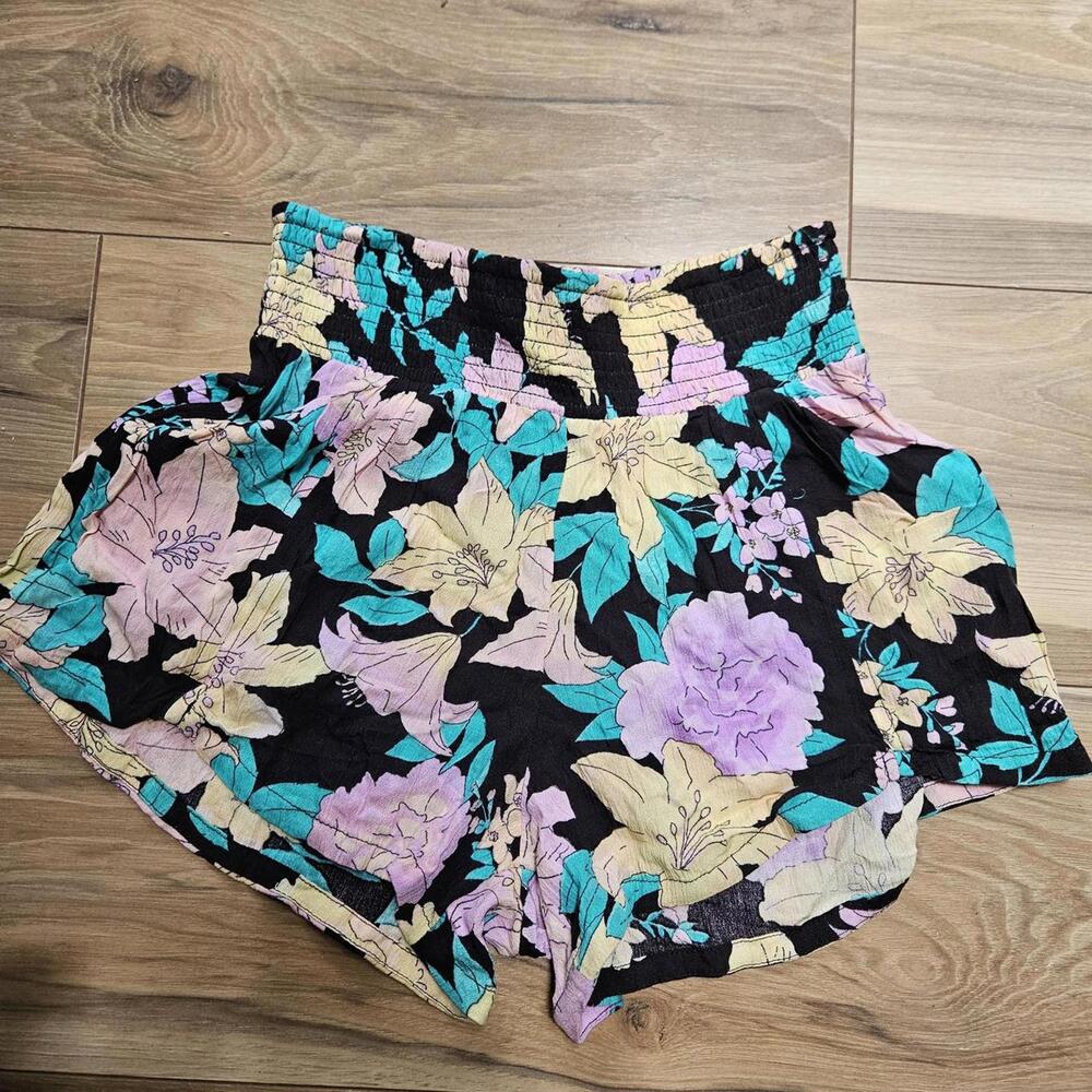 Billabong floral shorts size medium